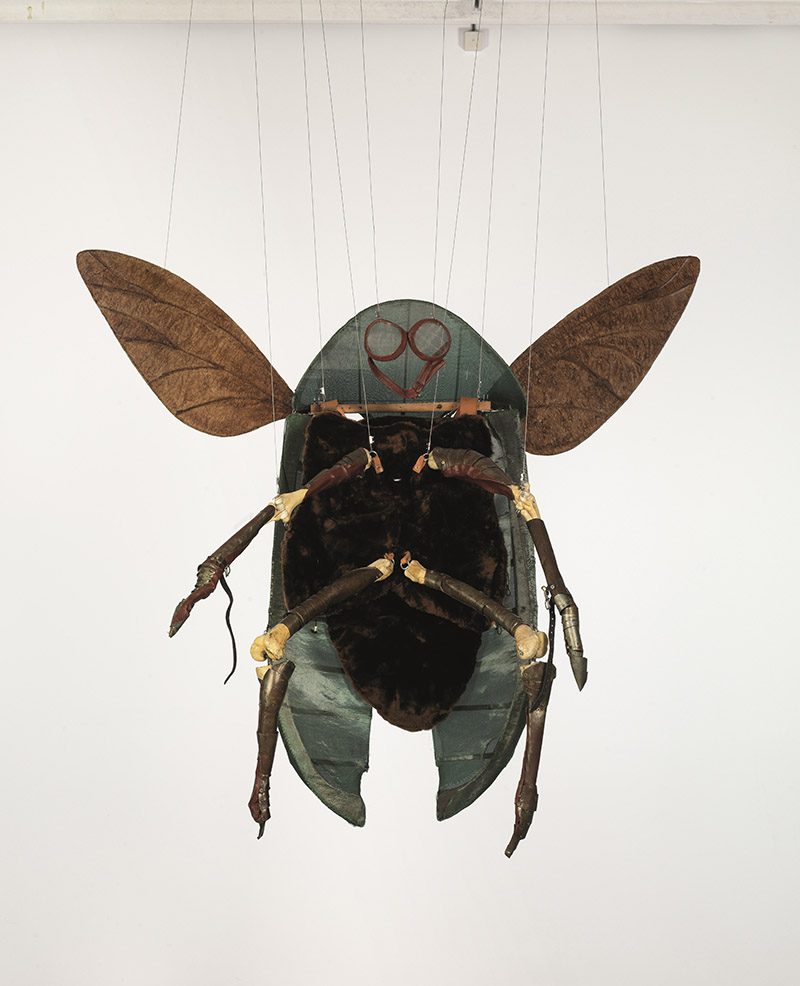 an Fabre De Vlieg - Het Kostuum & De Kever - Het Kostuum / The Fly (The Costume) & The Beetle (The Costume) 1997 De Vlieg / The Fly: metaal, leder, papier, hout, varkensblaas, botten en pels en ingelijste foto / metal, leather, paper, wood, hog’s bladder, bones, fur and framed photograph De Kever / The Beetle: botten, hout, metaal, papier, leder, pels, textiel, pakje sigaretten, aansteker en ingelijste foto / bones, wood, metal, paper, leather, fur, textile, cigarettes, lighter and framed photograph ca 160 h x 160 x 160 cm & ca 140 h x 125 x 160 cm Courtesy Deweer Gallery, Otegem, Belgium