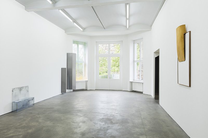 Thea Djordjadze, Listening the pressure that surrounds you (Installation view) , Sprüth Magers-Berlin (30/4-25/6/16), Courtesy Sprüth Magers Gallery