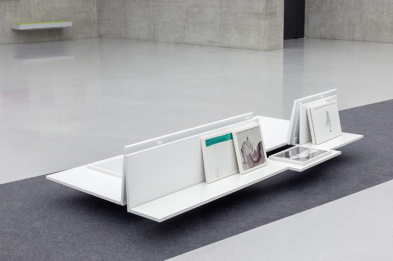 Rosemarie Trockel, Device, 2015, Installation view, Rosemarie Trockel, 'Märzôschnee ûnd Wiebôrweh sand am Môargô niana më‘, Kunsthaus Bregenz, 24/1-6/4/15, Photo: Markus Tretter, © Rosemarie Trockel / Artists Rights Society (ARS)-NY, 2016 / Kunsthaus Bregenz Courtesy Sprüth Magers