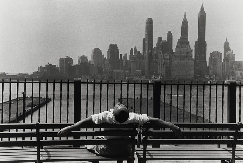 Louis Stettner, Brooklyn Promenade New York/États-Unis, 1954, Collection Centre Pompidou Musée national d’art modern-Paris, © Louis Stettner & Centre Pompidou/Dist. RMN-GP, Courtesy Centre George Pompidou