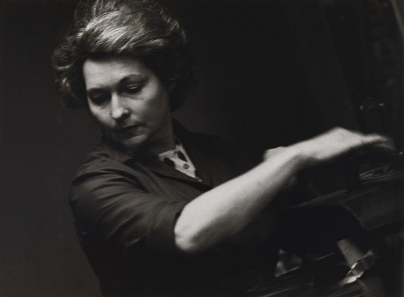 Louis Stettner, Ouvrière dans une imprimerie France, From the series Workers, 1972-74, Collection Centre Pompidou Musée national d’art modern-Paris, © Louis Stettner & Centre Pompidou/Dist. RMN-GP, Courtesy Centre George Pompidou