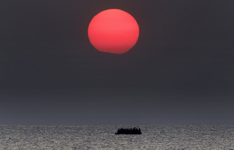 Giannis Behrakis, As the sun rises a dinghy overcrowded with Syrian refugees drifts in the AegeanSsea between Turkey and Greece, Kos 11/8/15, Courtesy Giannis Behrakis/Reuters