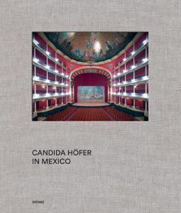 Distanz_Cover_Candida_Höfer_in_Mexiko_72dpi