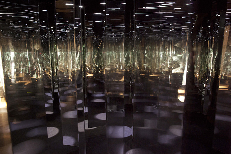 Julio Le Parc, Continuel-lumière mobile, 1960/2013, Julio Le Parc © 2016 Artists Rights Society (ARS)- New York / ADAGP-Paris, Photo: André Morin, Courtesy the artist and Pérez Art Museum Miami