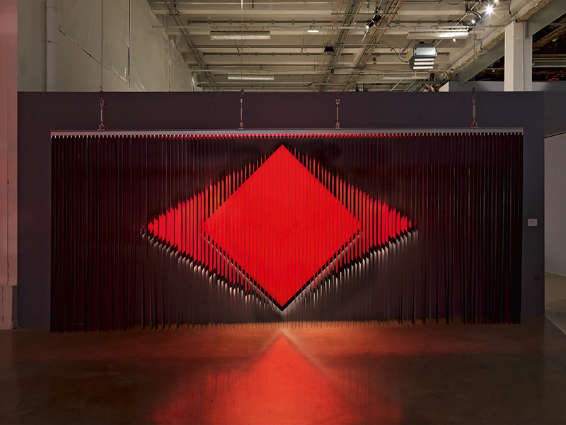 Julio Le Parc, Cloison à lames réfléchissantes, 1966/2005, Julio Le Parc © 2016 Artists Rights Society (ARS)-New York / ADAGP-Paris, Photo: André Morin Courtesy Galeria Nara Roesler São Paulo/Rio de Janeiro/New York and Pérez Art Museum Miami