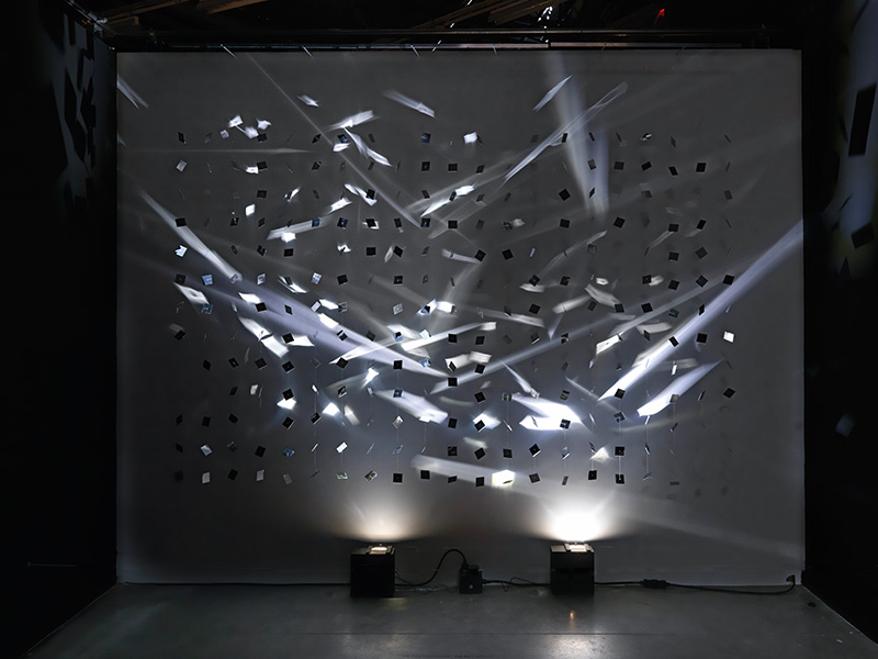 Julio Le Parc, Continuel-lumière mobile, 1960/2013, Julio Le Parc © 2016 Artists Rights Society (ARS)- New York / ADAGP-Paris, Photo: André Morin, Courtesy the artist and Pérez Art Museum Miami