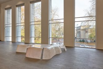 Nairy Baghramian, Egg Caul, 2016, Installation S.M.A.K. 2016, Photo: Dirk Pauwels, Courtesy: the artist, Marian Goodman Gallery, Kurimanzutto & Galerie Buchholz