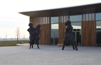 Thomas Schütte, Exhibition View at Skulpturenhalle, Photo: Luise Heuter, © VG Bild-Kunst,-Bonn 2017, Courtesy Thomas Schütte Foundation