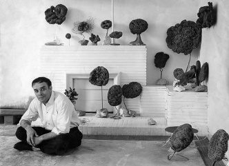 Yves Klein, Photo Georges Véron, ©Succession Yves Klein, ADAGP, Paris / SAVA, Buenos Aires, 2017, Courtesy Fundación Proa