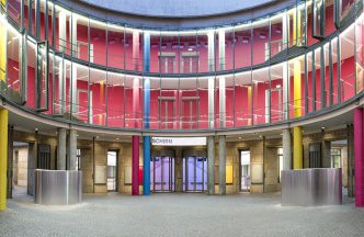 Lena Henke, Schrei mich nicht an, Krieger!, 2017, © Schirn Kunsthalle Frankfurt, 2017, Photo: Wolfgang Günzel