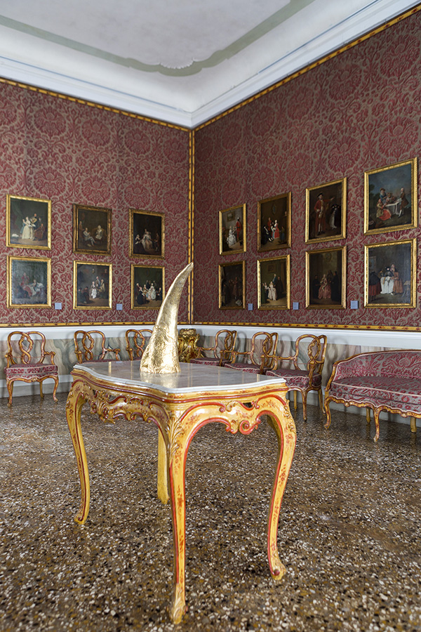 Marzia Migliora, Remains, 2017, Lifesize cast of a rhinoceros horn, bronze with galvanisation using 24-carat gold, cm 49 x 34 x 19, Photo: Renato Ghiazza, Courtesy the artist and Galleria Lia Rumma-Milano/Napoli