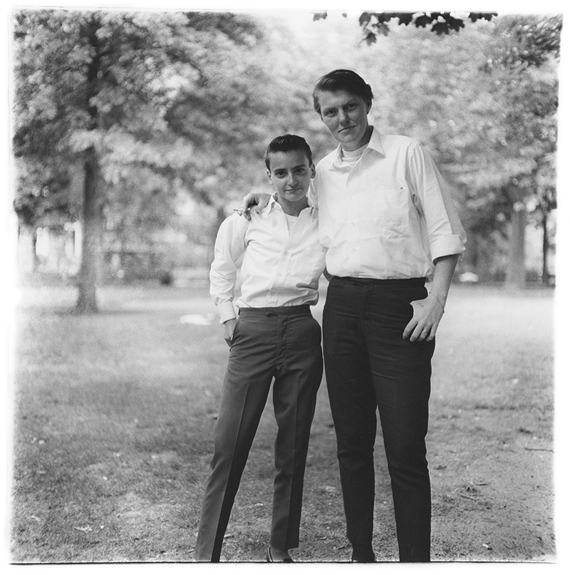 Diane Arbus, Two friends in the park, N.Y.C. 1965, © The Estate of Diane Arbus, Lévy Gorvy Gallery Archive