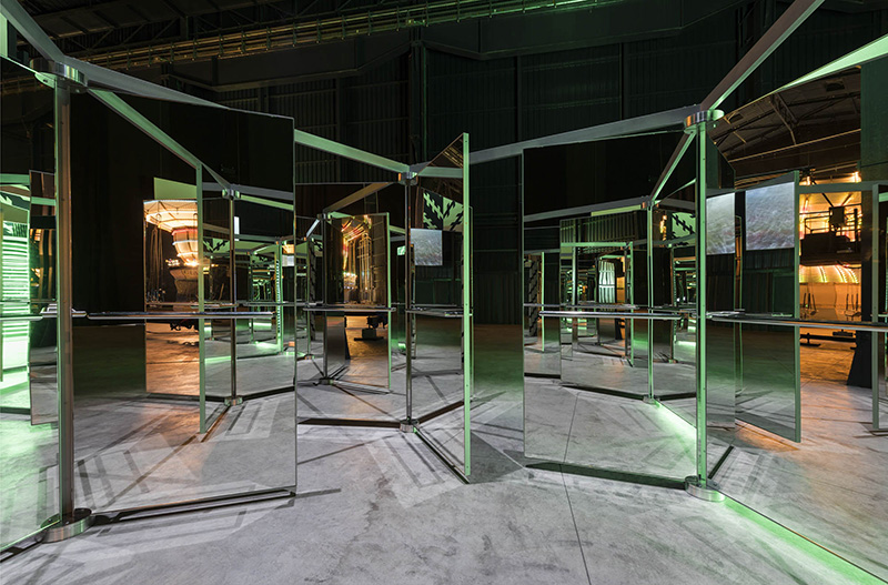 Carsten Höller, Revolving Doors, 2016, Mirrored revolving glass doors, aluminum, alucobond, steel, 558 × 558 × 228 cm, © Carsten Höller. Photo: Attilio Maranzano, Courtesy Hayward, HangarBicocca and Gagosian