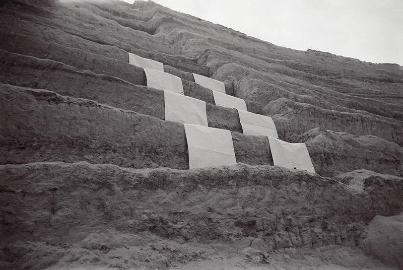 Károly Kismányoky and Kálmán Szijártó, Sand Mine, Gradual Adjustment of Basic Elements, Pécsvárad, 1970. Photograph. © Ludwig Museum – Museum of Contemporary Art