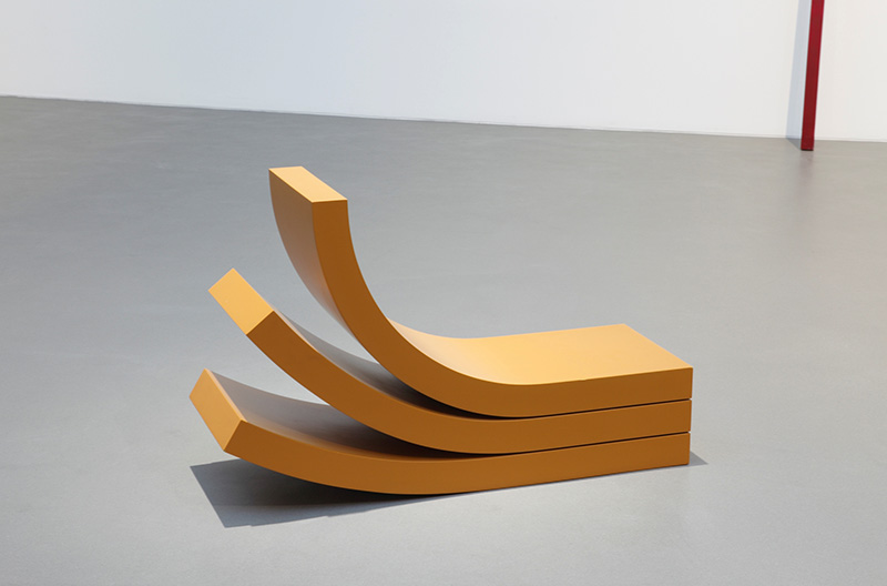 Armando Alves, Objecto, s.d., Synthetic paint on wood, 63 x 100.5 x 34 cm, Private collection, long-term loan to Fundação de Serralves - Museu de Arte Contemporânea, Porto. Deposit 2002