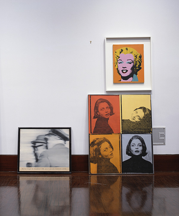 Louise Lawler, Life After 1945 (Faces ), 2006/2007, Silver dye bleach print, 101.6 x 84.5 cm, The Museum of Modern Art-New York, Promised gift of Glenn and Amanda Fuhrman, © 2017 Louise Lawler