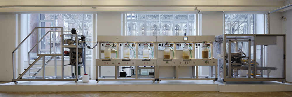 Wim Delvoye, Cloaca – New & Improved, 2001, Mixed Media, 270 x 1157 x 78 cm, Installation at Ernst Museum-Budapest, 2008, © 2017 ProLitteris-Zurich / Wim Delvoye, Photo: Studio Wim Delvoye-Belgium, Museum Tinguely Archive
