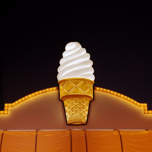 Jeff Brouws, Ice Cream Cone at Night, Ventura California, 1988, © Jeff Brouws, Courtesy Robert Mann Gallery