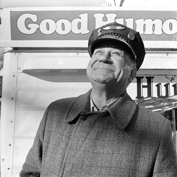Meryl Meisler, Good Human Man Outside Guggenheim Museum, New York, NY, March 1978, © Meryl Meisler, Courtesy Robert Mann Gallery