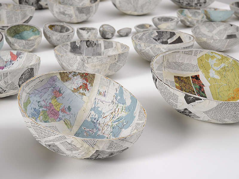 Damián Ortega, Encyclopedic Geodes, 2017, 26 pieces, made out of an 1975 Encyclopedia Britannica, Paper and 40% sodium silicate solution, Overall dimensions variable, © Damián Ortega, Photo © White Cube (Ben Westoby)