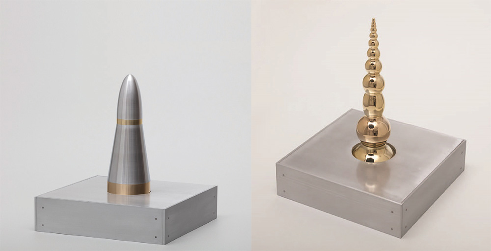 Left: Artur Lescher, Finial 4, 2017, Aluminum and brass, 16.5 x 15.7 x 15.7 in, Galeria Nara Roesler Archive. Right: Artur Lescher, Finial 1, 2017, Brass, 20.5 x 15.7 x 15.7 in, Galeria Nara Roesler Archive