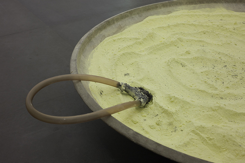 Gilberto Zorio, Senza titolo, 1968, Fiber-cement bowl, sulfur dust with iron fillings, magnet, polyethylene handle, 22 x ⌀ 120 cm, Courtesy Lia Rumma