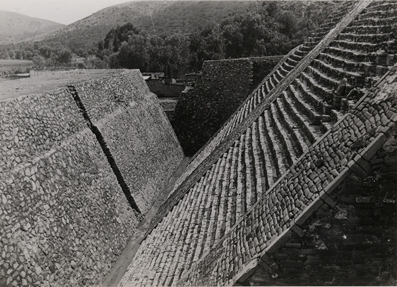 Josef Albers, Untitled (Great Pyramid, Tenayuca, Mexico), ca. 1940, Gelatin silver print, 8.6 x 11.6 cm, Solomon R. Guggenheim Museum, New York, Gift, The Josef and Anni Albers Foundation, © 2016 The Josef and Anni Albers Foundation / Artists Rights Society (ARS)-New York