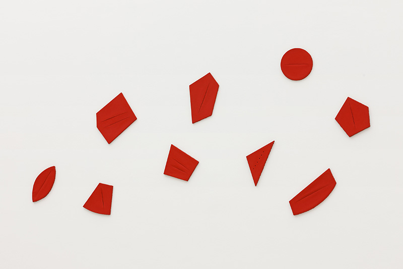 Lucio Fontana, Concetto Spaziale-I Quanta, 1960, Exhibition view MMK Museum für Moderne Kunst, Courtesy VG Bild-Kunst, Bonn 2017, Photo: Axel Schneider, Museum für Moderne Kunst Frankfurt am Main Archive