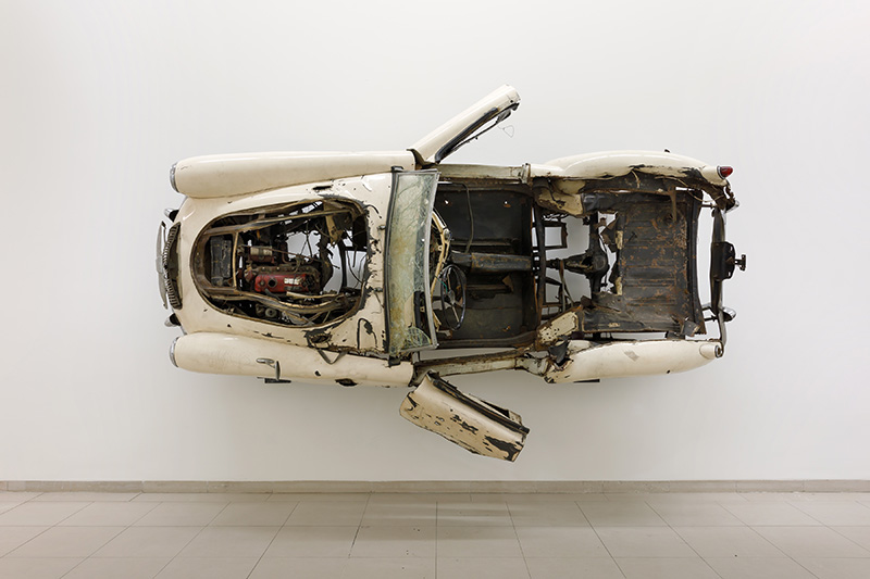 Arman (Armand Pierre Fernandez), White Orchid, 1963, © VG Bild-Kunst-Bonn 2017, Photo: Axel Schneider, Museum für Moderne Kunst Frankfurt am Main Archive