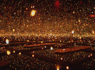 Yayoi KUSAMA, Infinity Mirror Room Fireflies on the Water, 2000, FNAC 01-253 Centre national des arts plastiques, © Yayoi Kusama / Cnap, Photo © Musée des Beaux-Arts / Réunion des musées métropolitains Rouen Normandie