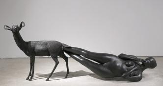 Kiki Smith, Born, 2002, Bronze, 99,1 x 256,5 x 61 cm, Photo: Ellen Page Wilson, Courtesy Pace Gallery, © Kiki Smith, Courtesy Pace Gallery