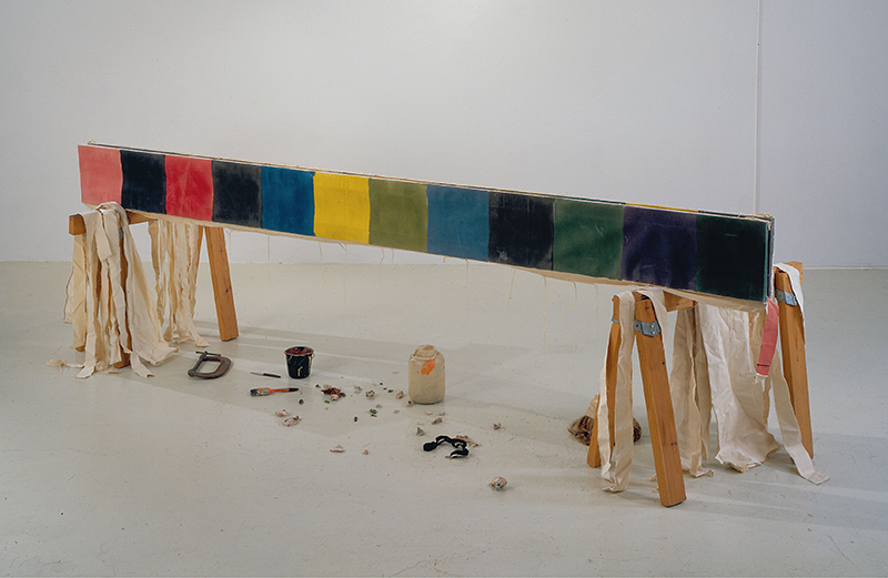 Jim Dine, Sawhorse Piece, 1968-69, Two painted canvases, two wooden trestles, fabric strips, paint bucket, bucket, brush, clamp, knife, ceramic tile, plaster, glass, elastic, 107 x 366 x 30,5 cm, Collection Centre Pompidou, Musée national d’art modern, Photo © Ellen Page Wilson, © Adagp, Paris 2017