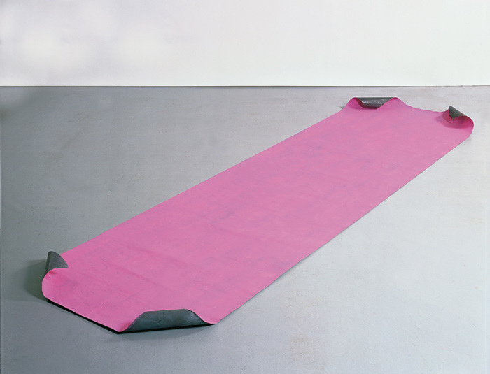 Pier Paolo Calzolari, Piombo rosa, 1968, Collection Frac Grand Large — Hauts-de-France, © Pier Paolo Calzolari, Photo: Muriel Anssens