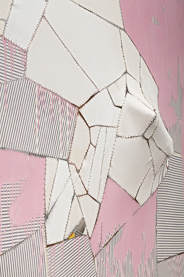 Sally Ross, Big Pink (Detail), 2015, Gesso, matt medium and enamel on canvas pieces, nylon thread, fiberglass arm splint on modified stretcher, 190,5 x 190,5 x 28 cm, © Sally Ross, Photo: Carlo Vannini