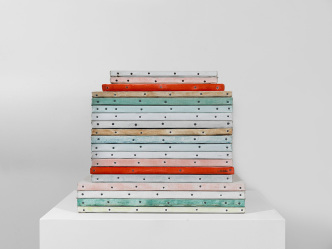 Marcel Broodthaers, Dix-neuf petits tableaux en pile, 1973, A pyramid of 19 canvases on stretchers with painted edges, inscribed with date: '29 September 1973', 35.2 x 46 x 38.7 cm, Courtesy Simon Lee Gallery