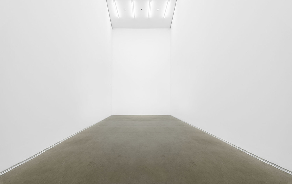 Olaf Nicolai, Der 673. Morgen, 2017, Exhibition view Kunsthalle Bielefeld, 2018, Photo: Uwe Walter, © VG Bild Kunst,-Bonn 2018, Courtesy Galerie EIGEN + ART-Leipzig/Berlin