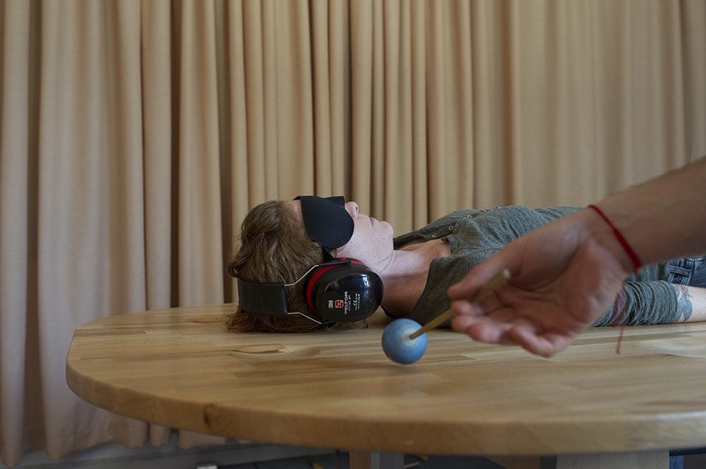 WITHIN / Infinite Ear, Sound Massage by Thierry Madiot, Bergen Assembly, Sentralbadet, Bergen, 2016, Photo: Thor Brødreskif, Courtesy Garage Museum of Contemporary Art-Moscow