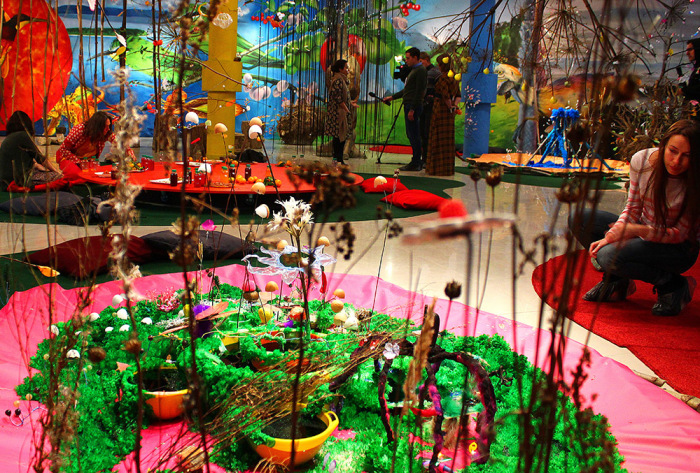 アート・デザイン・音楽 An Vogelhausen Mangelt Es Jedoch Nicht ART-PRESENTATION: Gerda Steiner & Jörg Lenzlinger-Too Early To