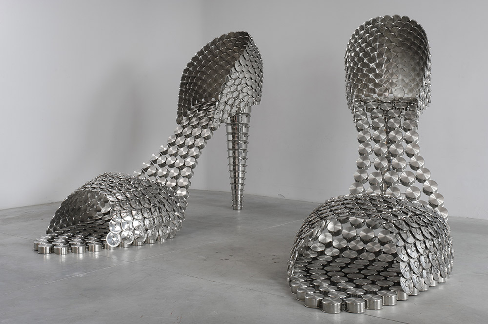 Joana Vasconcelos, Marilyn (AP), 2011, Stainless steel pans and lids, concrete, (2x) 297 x 155 x 410 cm, Collection of the artist, Work produced with the support of Silampos S.A., © Joana Vasconcelos, VEGAP-Bilbao, 2018