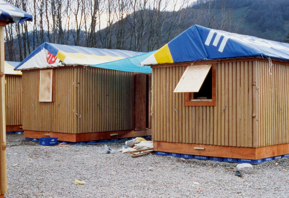 Shigeru Ban, Paper Log House, Turkey, 2000, Photo: Shigeru Ban Architects, Courtesy Vancouver Art Gallery
