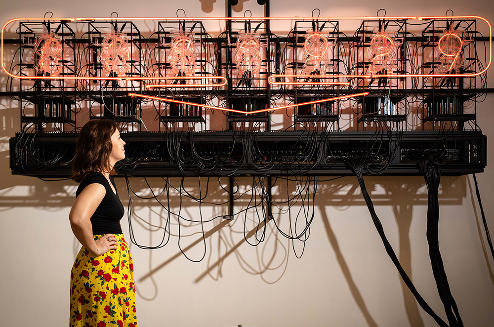 Visitor looks at “This Much I'm Worth” (2017) by aRachel Ara, Photo: John Nguyen/PA Wire, Courtesy Whitechapel Gallery