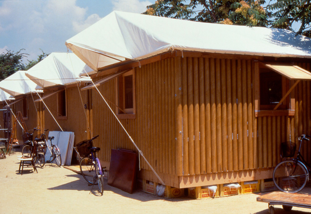 Shigeru Ban, Paper Log House, Kobe, Japan, 1995, Photo: Takanobu Sakuma, Courtesy Vancouver Art Gallery