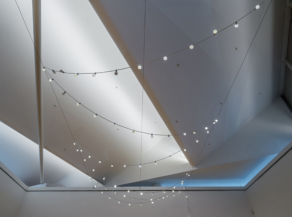 Katie Paterson, Ara, 2016, Festoon lights, dimensions variable, © Katie Paterson 2018, Courtesy Parafin-London