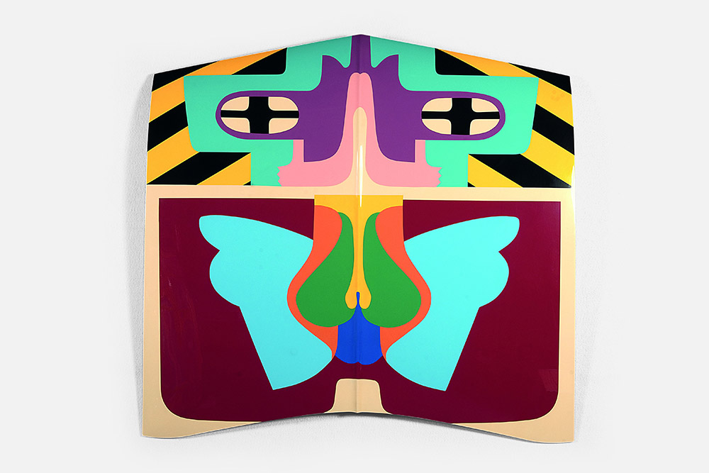 Judy Chicago, Flight Hood, 1965-2011, Spray paint on Corvair hood, 109 x 109 x 71,1 cm, Courtesy the artist and Salon 94 Gallery-New York