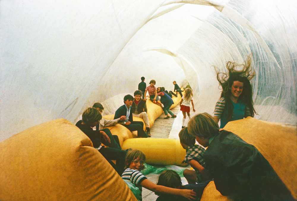 Eventstructure Research Group, Tubing Frederiksplein, Amsterdam, part of the ‘Six Events’, September 1969. Photo: Pieter Boersma