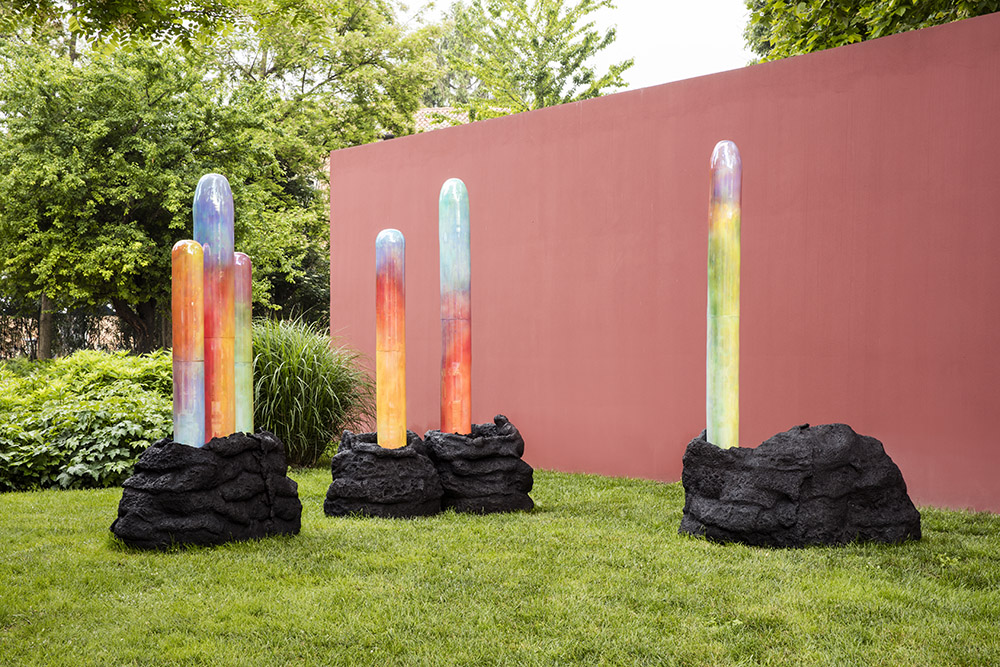 Salvatore Arancio, It Was Only a Matter of Time Before We Found the Pyramid and Forced it Open, 2017, Glazed and unglazed ceramic, epoxy resin, Installation view at 57th Biennale Di Venezia, Giardino Delle Vergini, Courtesy of the artist and Federica Schiavo, Photo: Andrea Rossetti