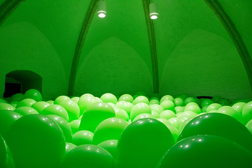 Martin Creed, Work No. 262 - Half the Air a in Given Space