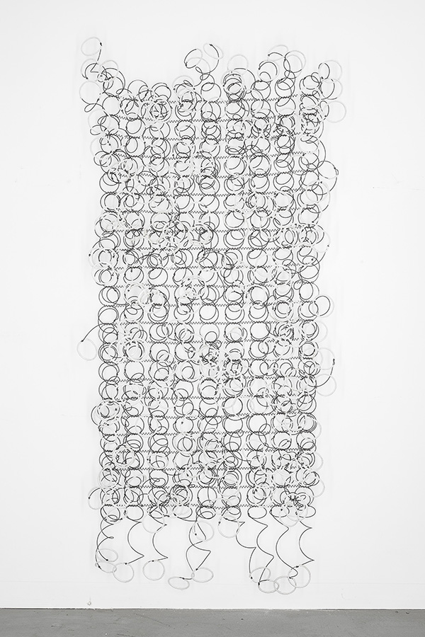 Bronwyn Katz, Spookasem, 2017, Salvaged bed springs and wool, 195 x 165 cm, © Bronwyn Katz, Courtesy the artist and Palais de Tokyo