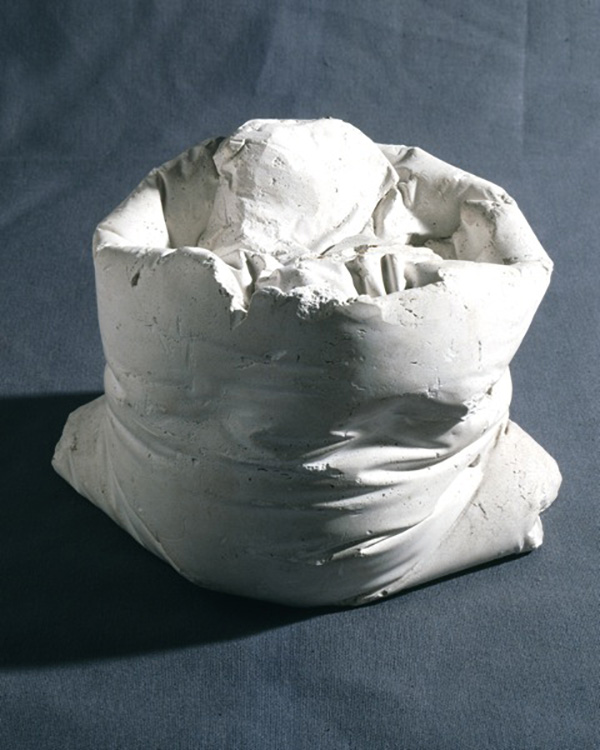 Nikos Kessanlis, Bag, 1961, Plaster, 14 x 20 x 17 cm, Donated by the artist, 2001, Inv. No. 134/01