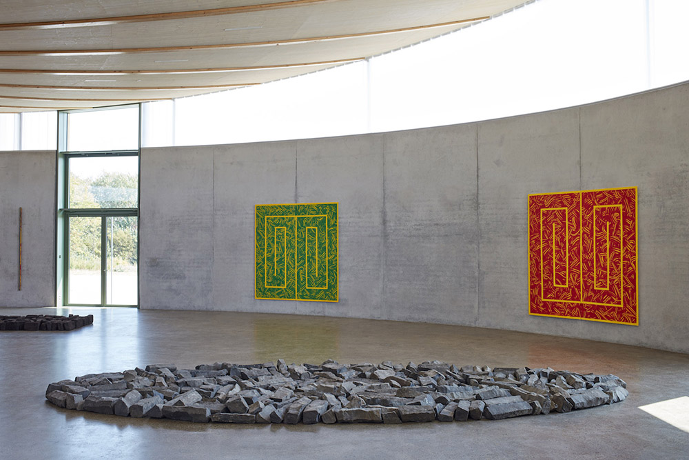 Richard Long, Basalt Ellipse, 2000, Basalt stone, 696 x 280 cm, Konrad Fischer Galerie-Düsseldorf, Photo: Stefan Hostettler, © VG Bild-Kunst-Bonn 2018, Courtesy the artist and Thomas Schütte Stiftung